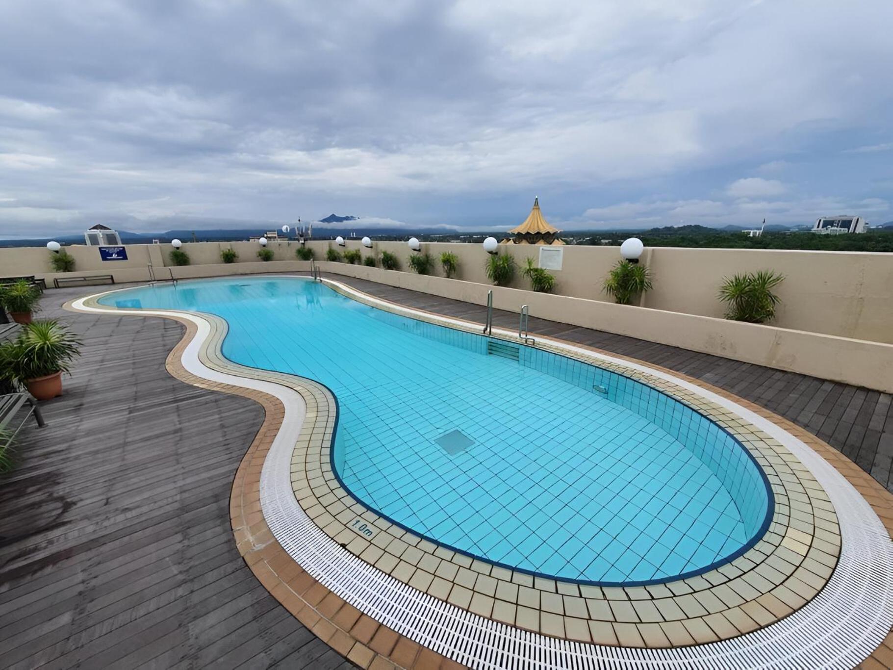 Cozzzy Hut Riverbank Suites Kuching With Spectacular River View Exterior foto