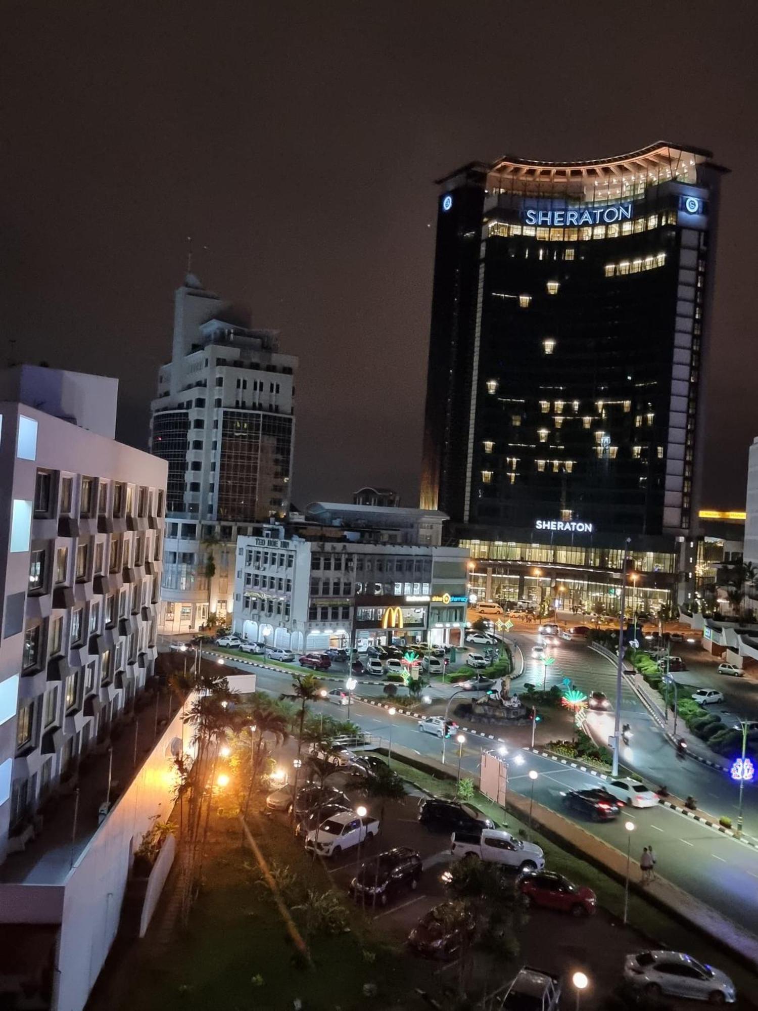 Cozzzy Hut Riverbank Suites Kuching With Spectacular River View Exterior foto