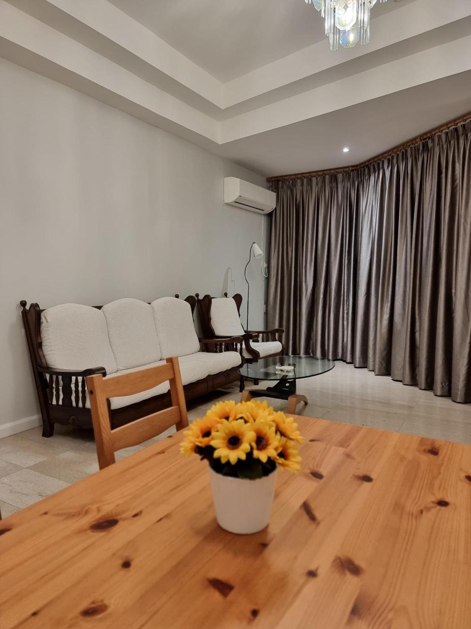 Cozzzy Hut Riverbank Suites Kuching With Spectacular River View Exterior foto