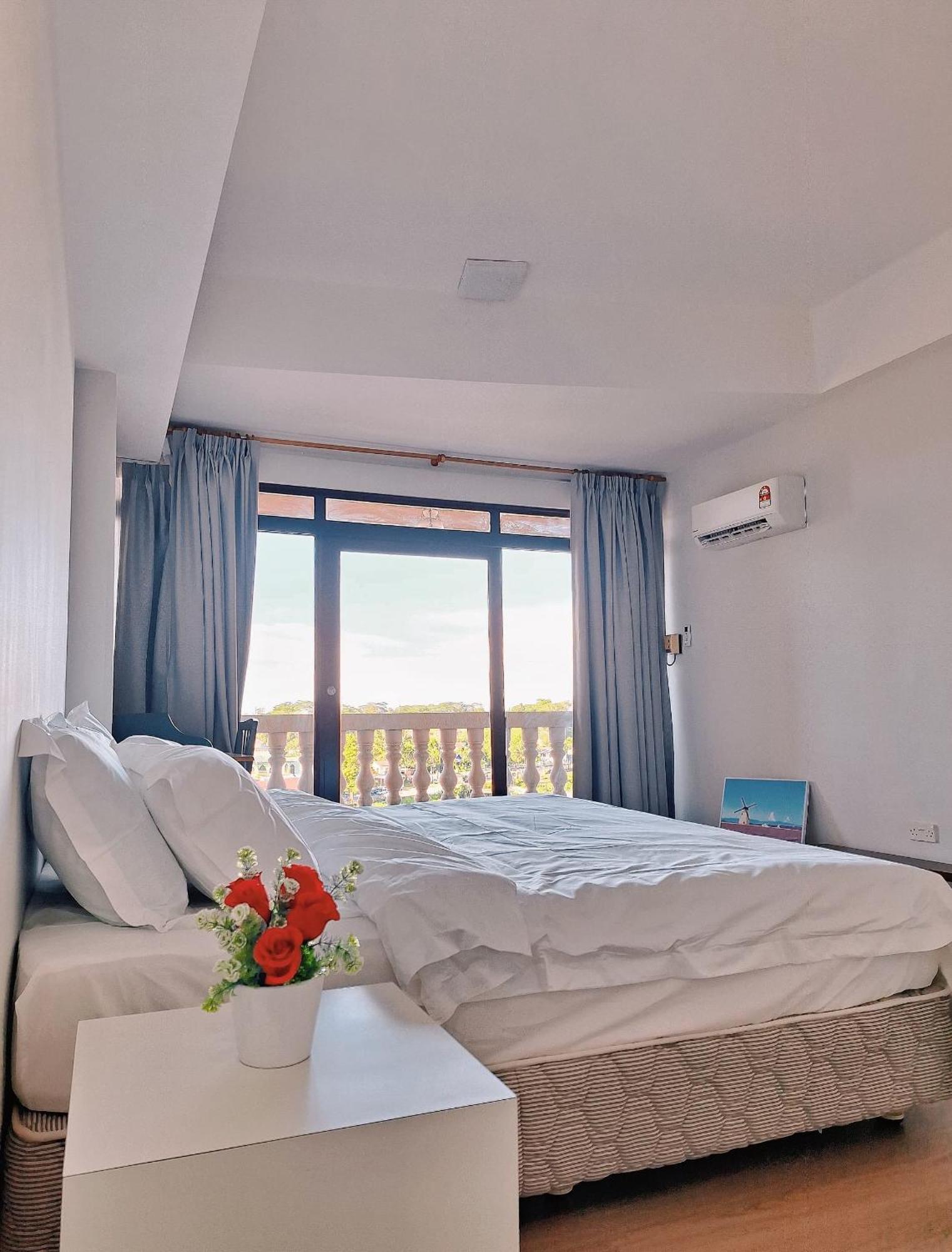 Cozzzy Hut Riverbank Suites Kuching With Spectacular River View Exterior foto