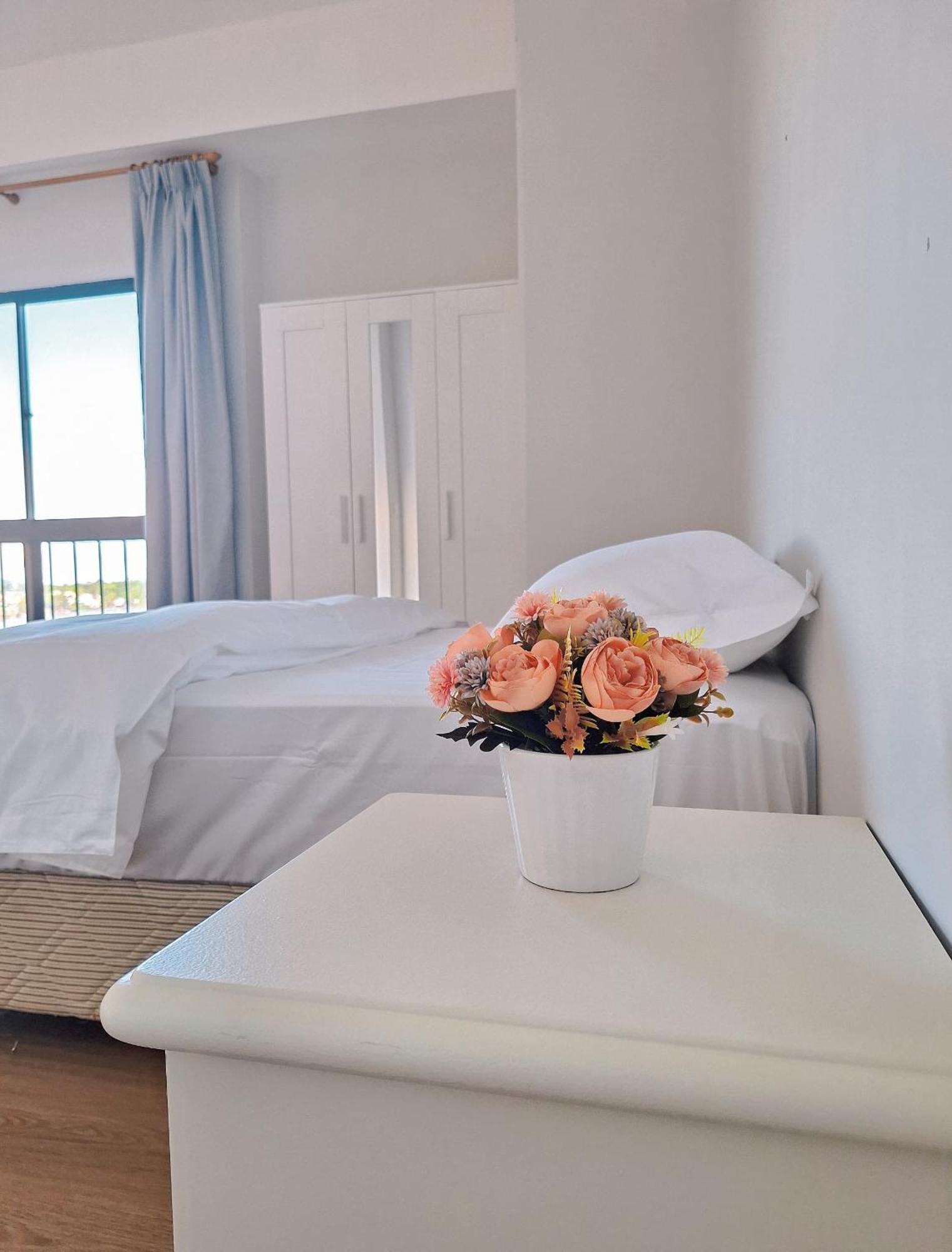 Cozzzy Hut Riverbank Suites Kuching With Spectacular River View Exterior foto