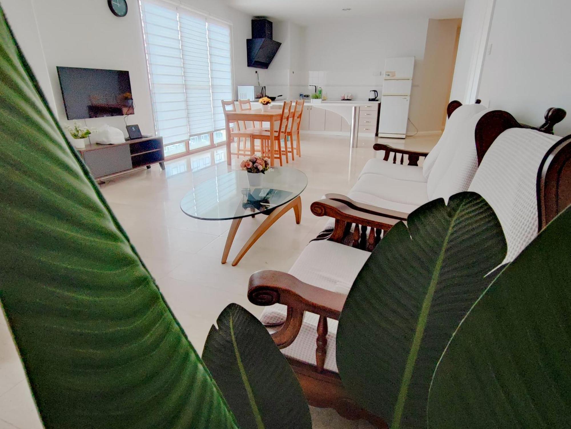 Cozzzy Hut Riverbank Suites Kuching With Spectacular River View Exterior foto